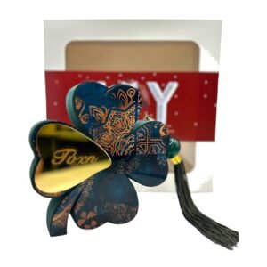 Ξύλινο τετράφυλλο τριφύλλι Merry Roses σε πετρόλ με χάλκινο μοτίβο και τη λέξη Τύχη