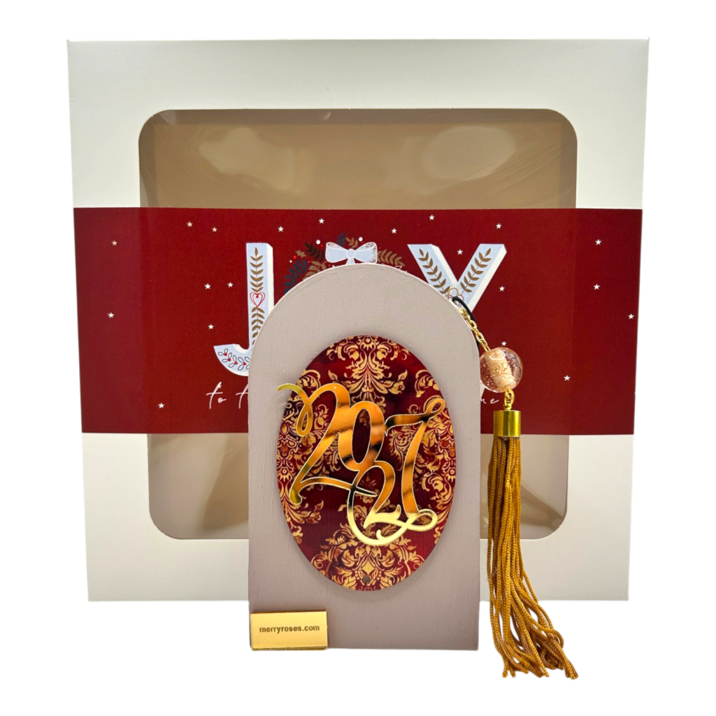 Ξύλινο γούρι παράθυρο Merry Roses σε σάπιο μήλο με τη χρονολογία 2027
