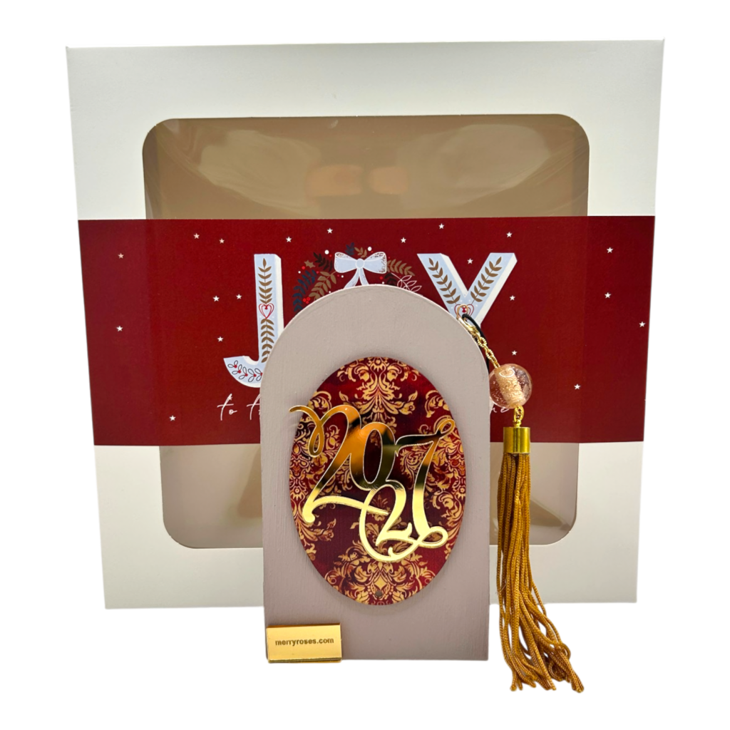 Ξύλινο γούρι παράθυρο Merry Roses σε σάπιο μήλο με τη χρονολογία 2027