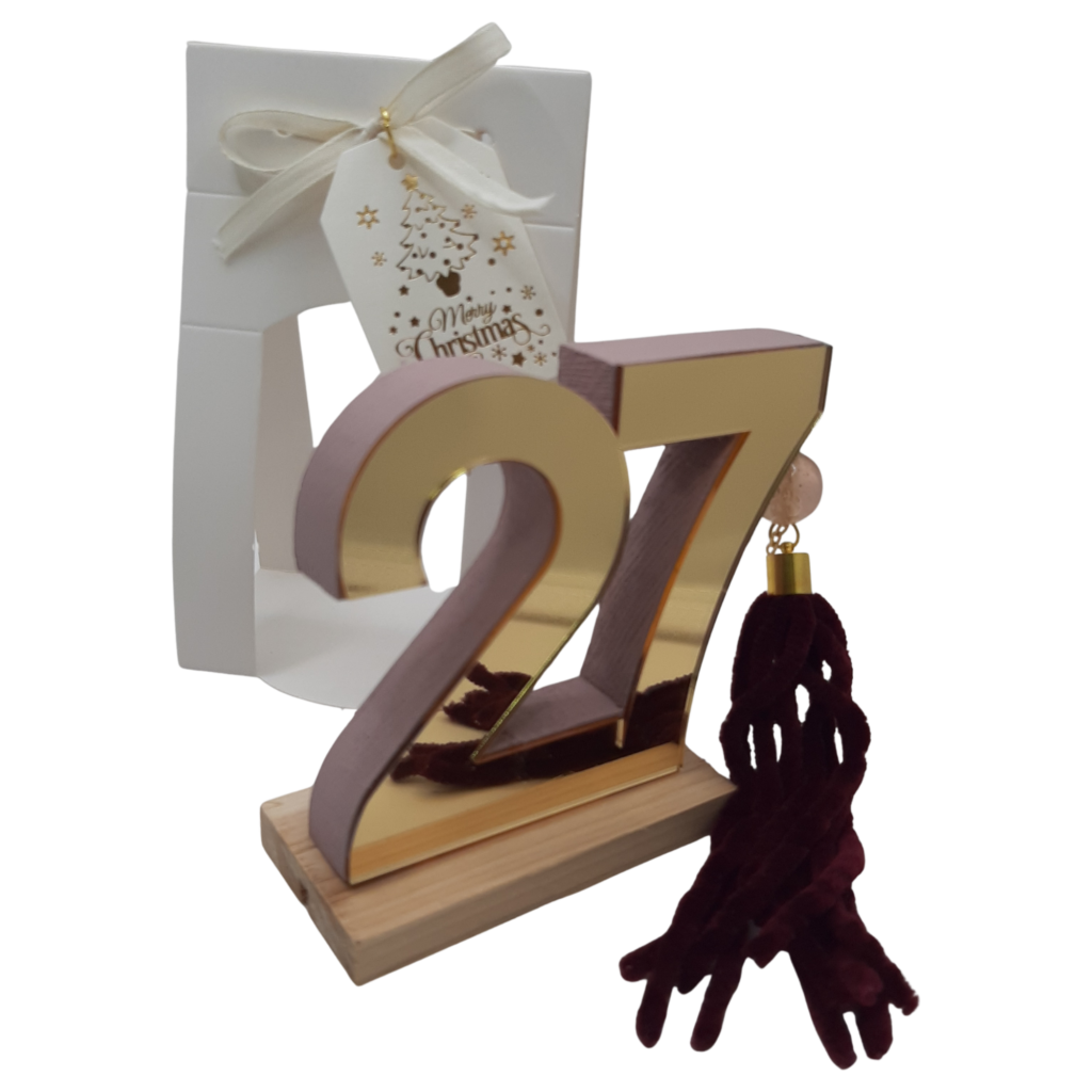 Γούρι 2027 Merry Roses, ο αριθμός 27 σε χρυσό καθρέφτη με μπορντό φούντα