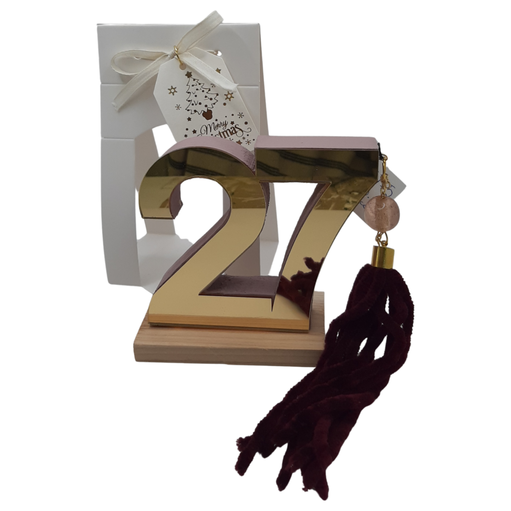 Γούρι 2027 Merry Roses, ο αριθμός 27 σε χρυσό καθρέφτη με μπορντό φούντα