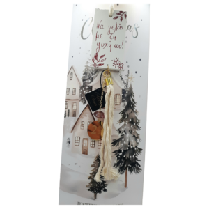 Γούρι 2027 Merry Roses, φούντα σε εκρού με κεραμική ετικέτα και την ευχή Να γελάς με την ψυχή σου!