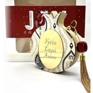 Ξύλινο γούρι ρόδι Merry Roses σε κρεμ με την ευχή Υγεία, Χαρά, Αγάπη