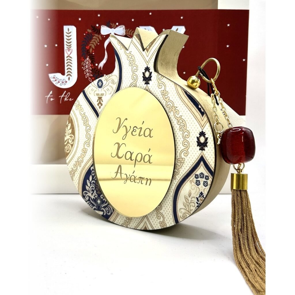 Ξύλινο γούρι ρόδι Merry Roses σε κρεμ με την ευχή Υγεία, Χαρά, Αγάπη
