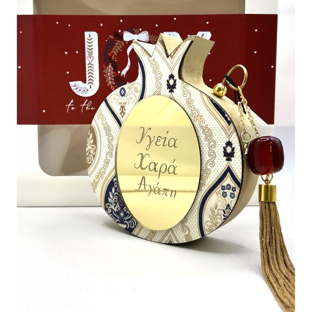 Ξύλινο γούρι ρόδι Merry Roses σε κρεμ με την ευχή Υγεία, Χαρά, Αγάπη