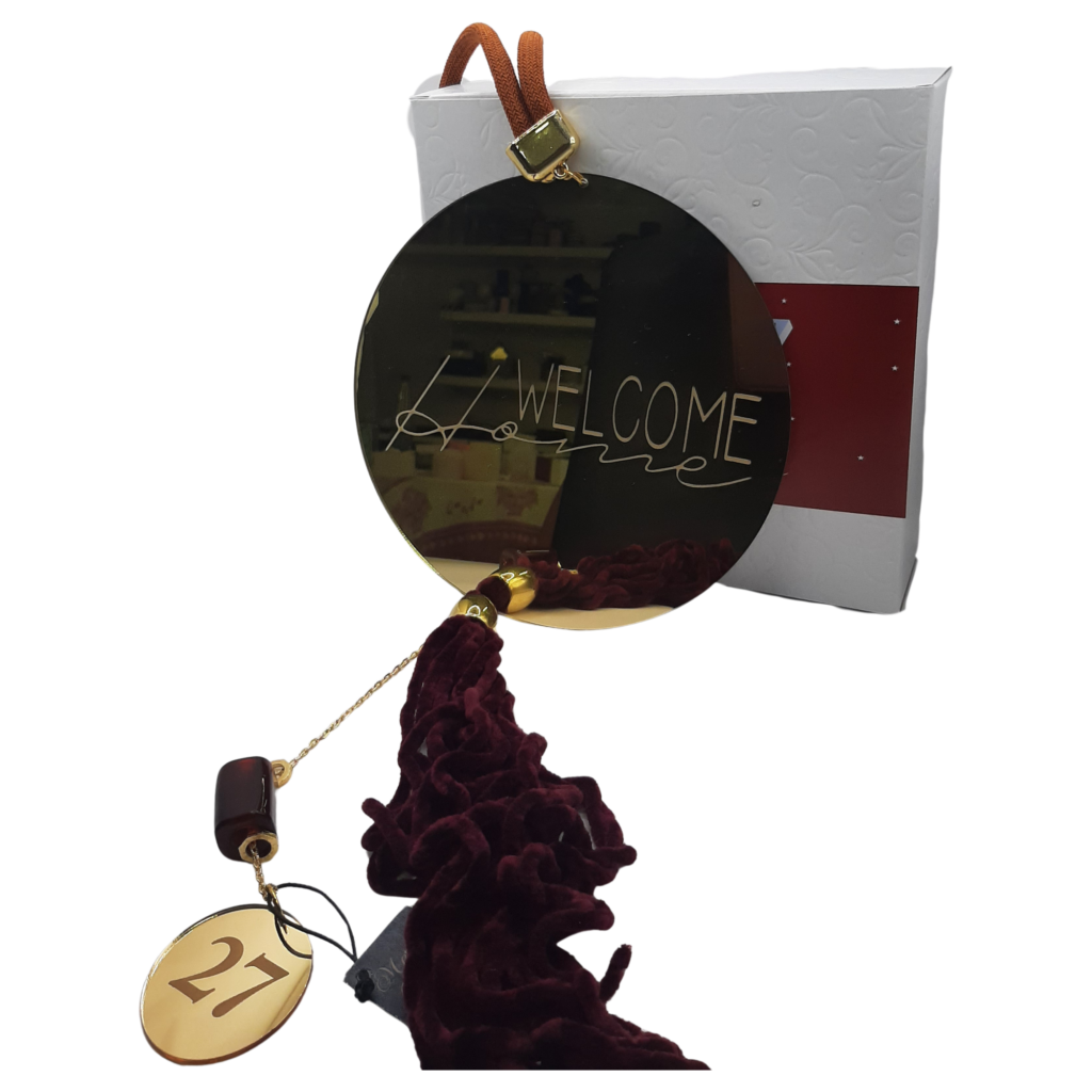 Στεφάνι 2027 Merry Roses από χρυσό plexiglass καθρέφτη με τη φράση Welcome home και μπορντό φούντα