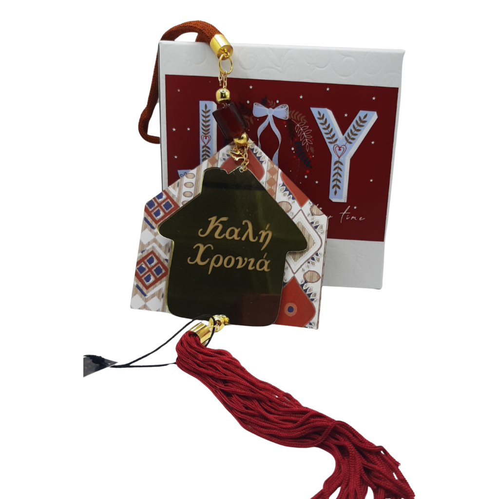 Γούρι 2027 Merry Roses, κρεμαστό ξύλινο σπιτάκι με κεραμιδί και μπλε εθνικό μοτίβο και την ευχή Καλή Χρονιά σε χρυσό καθρέφτη